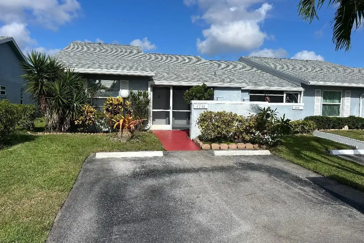 4210 Lucerne Villas Ln, Lake Worth: photo 1 of 17
