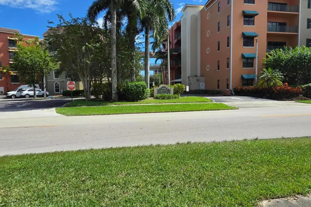 1640 Presidential Way #a201, West Palm Beach: photo 1 of 15