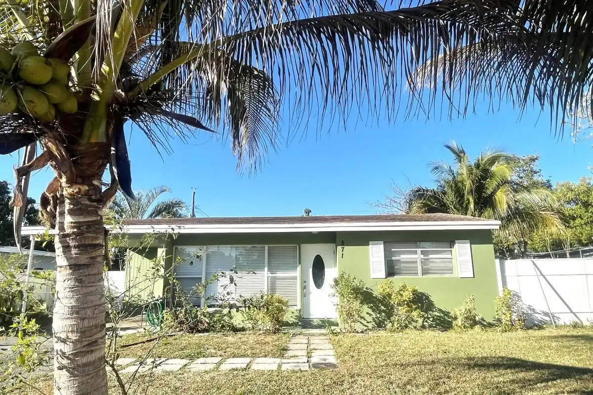 571 Sioux Rd, Lantana: photo 1 of 10