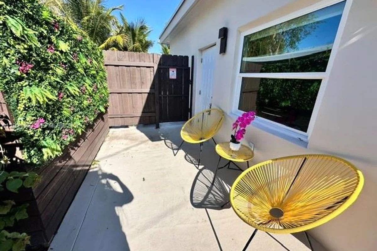 1634 Fletcher St #3, Hollywood: photo 1 of 8