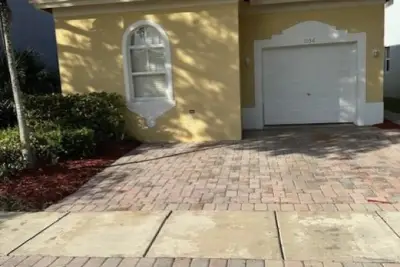 1056 NE 39th Ave, Homestead: photo 1 of 6