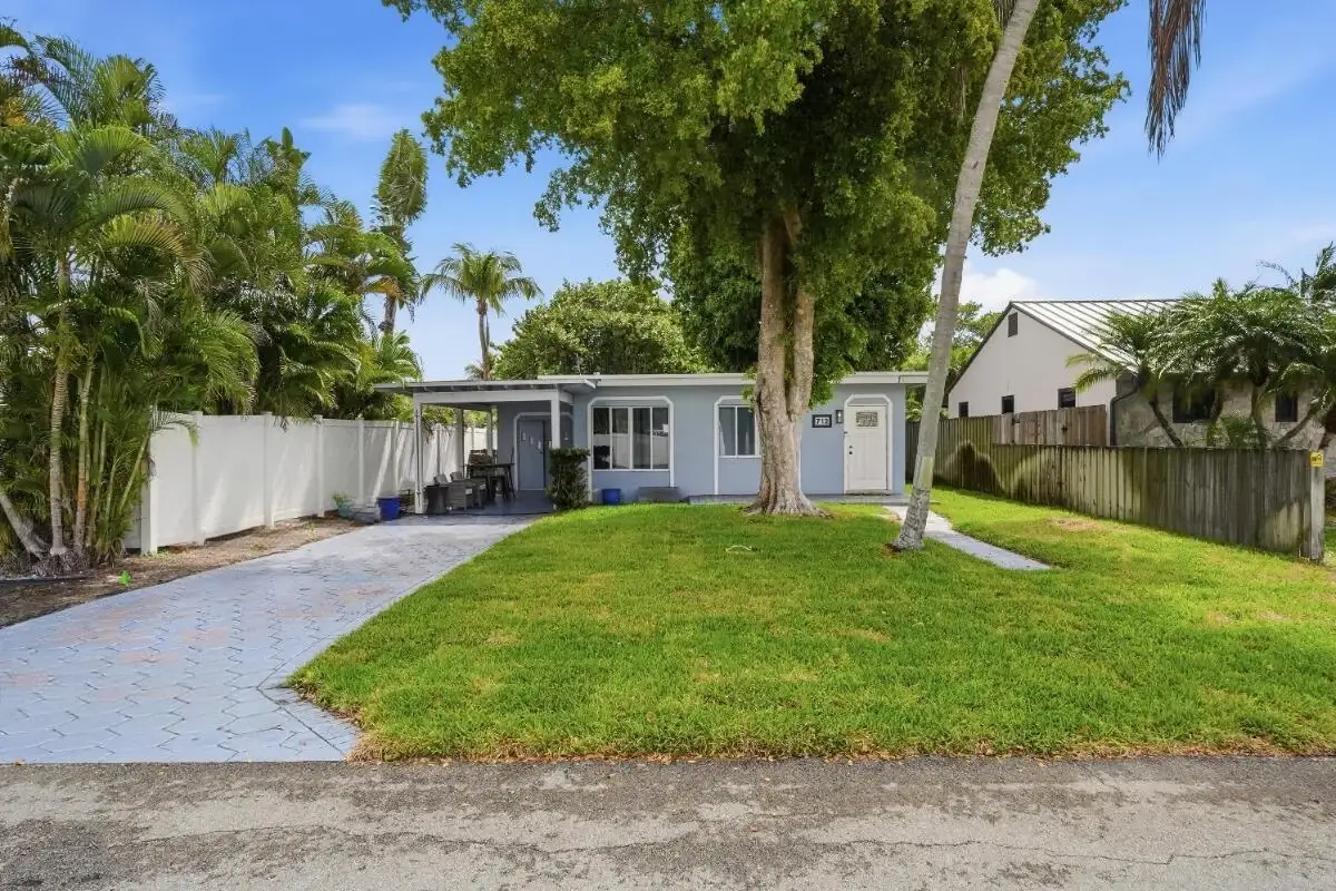 712 NE 10th Ave, Pompano Beach: photo 1 of 23