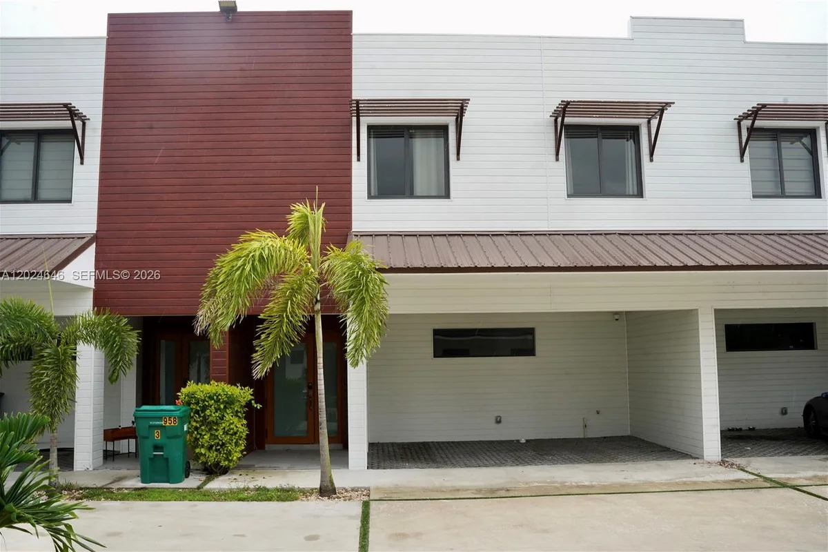 958 NW 10th St #4, Florida City: photo 1 of 39