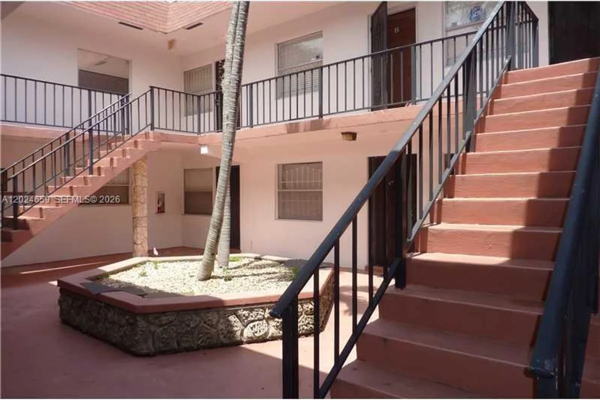 344 SW 1st St #9, Pompano Beach: photo 1 of 12