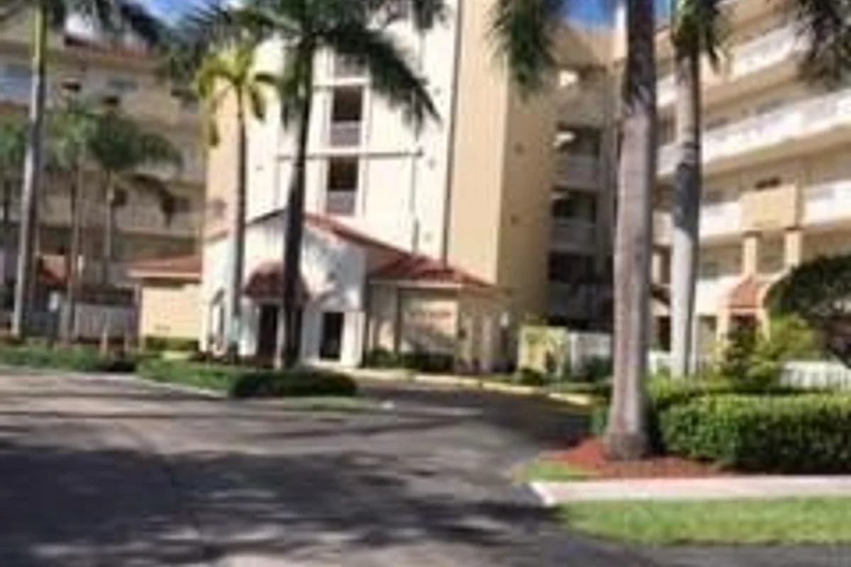 10720 NW 66th St #412, Doral: photo 1 of 6