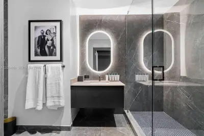20 NE 11 St #4501, Miami: photo 1 of 3