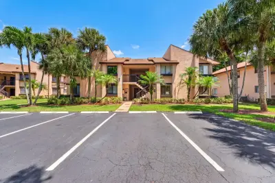 2240 SW 92nd Ter #2402, Davie: photo 1 of 37