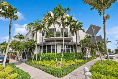 111 SE 2nd St #201, Delray Beach: photo 1 of 24