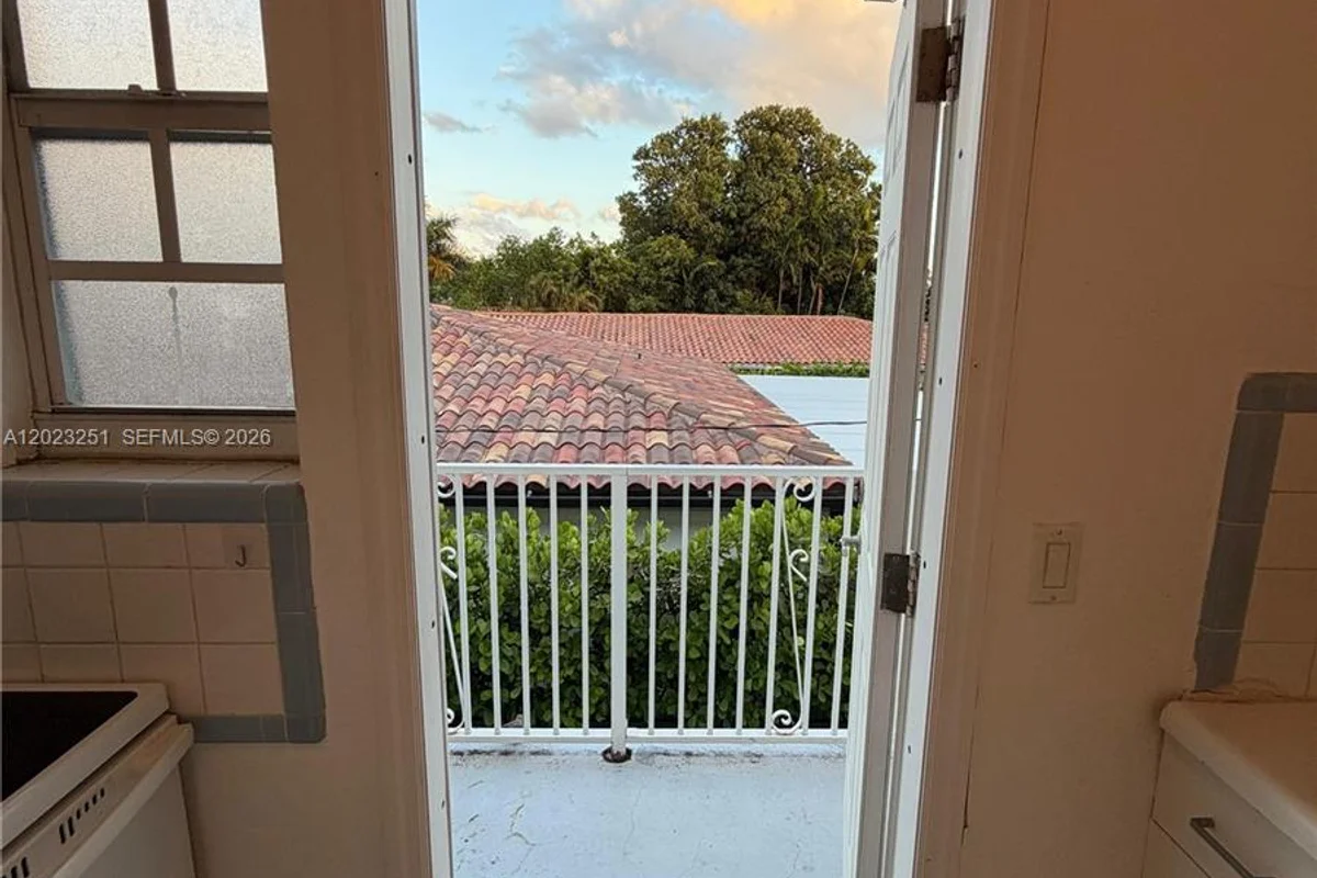 2200 Calais Dr #5, Miami Beach: photo 1 of 7