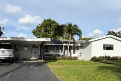 460 SW 55th Ave, Plantation: photo 1 of 10