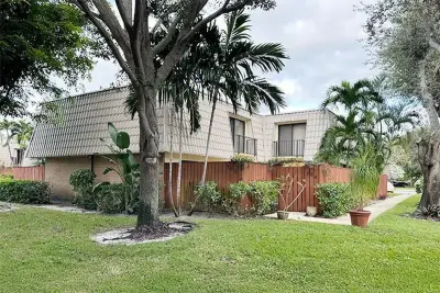 1700 Embassy Dr #504, West Palm Beach: photo 1 of 14