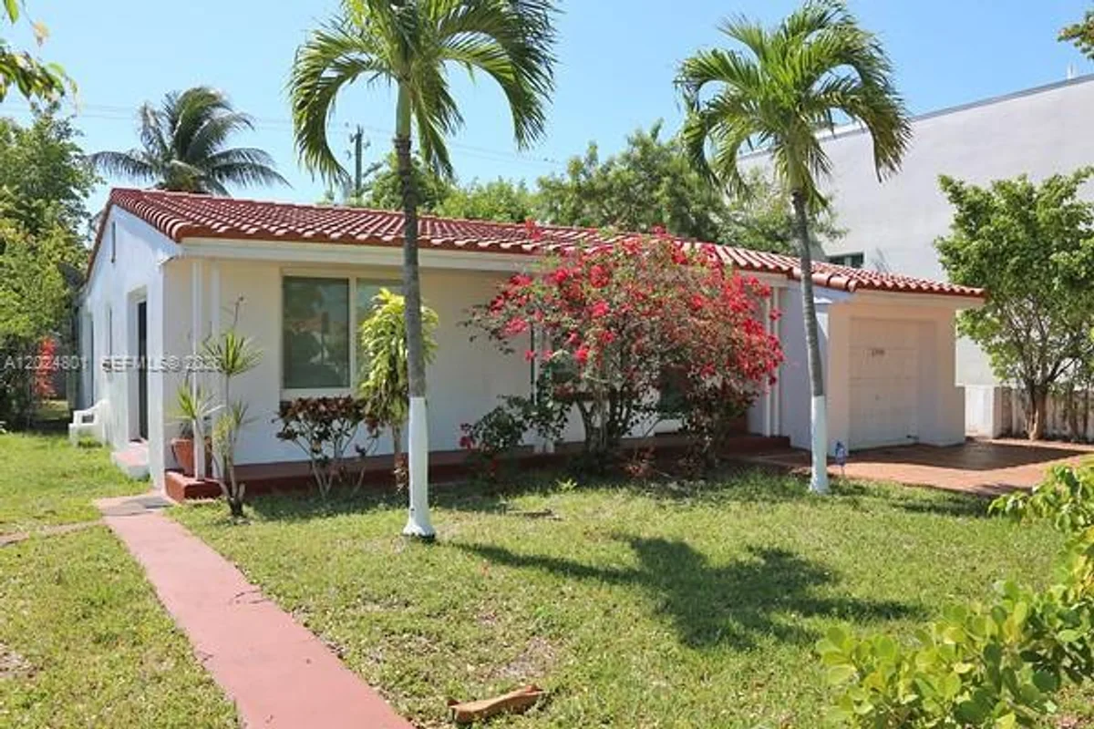 1380 71st St, Miami Beach: photo 1 of 12