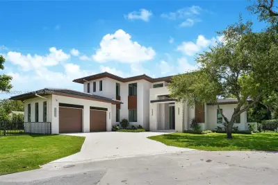 9405 SW 72nd Ct, Pinecrest: photo 1 of 49