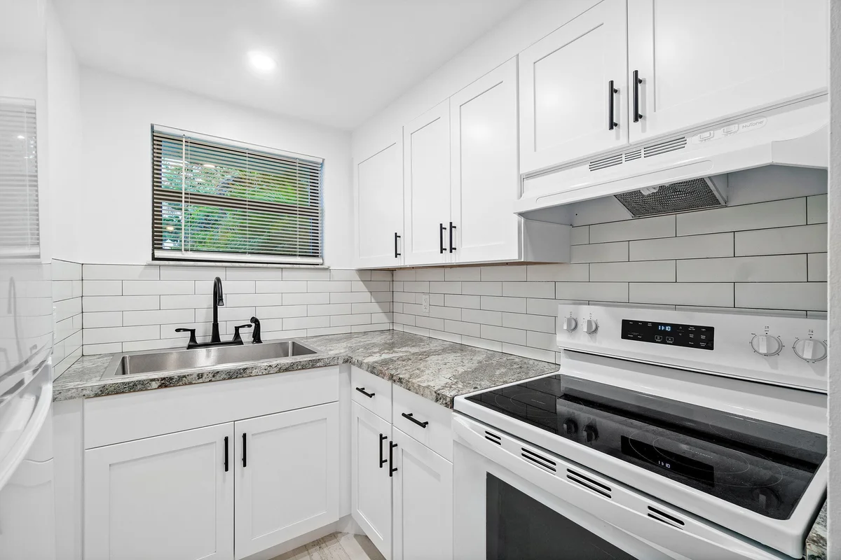 626 N Federal Hwy #3, Lake Worth Beach: photo 1 of 23