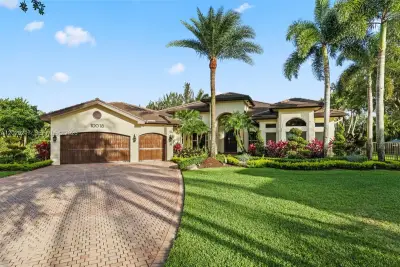 10018 Laurel Rd, Davie: photo 1 of 75