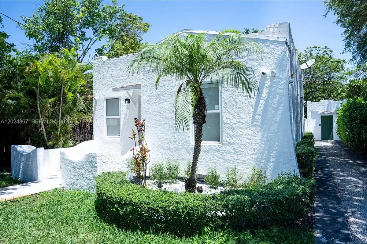 247 NW 58th St, Miami: photo 1 of 30
