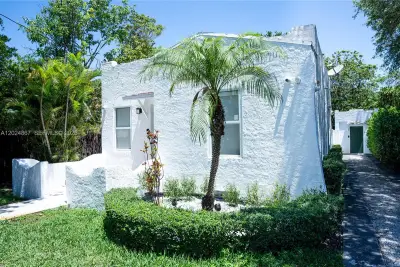 247 NW 58th St, Miami: photo 1 of 30