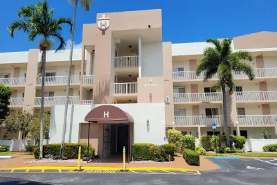 7878 Trent Dr #308, Tamarac: photo 1 of 11