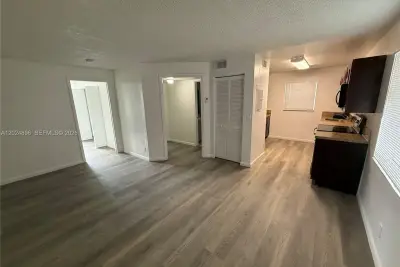 6921 Pembroke Rd #6927, Pembroke Pines: photo 1 of 10