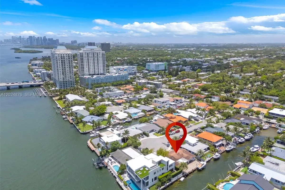 1261 NE 82nd St, Miami: photo 1 of 56