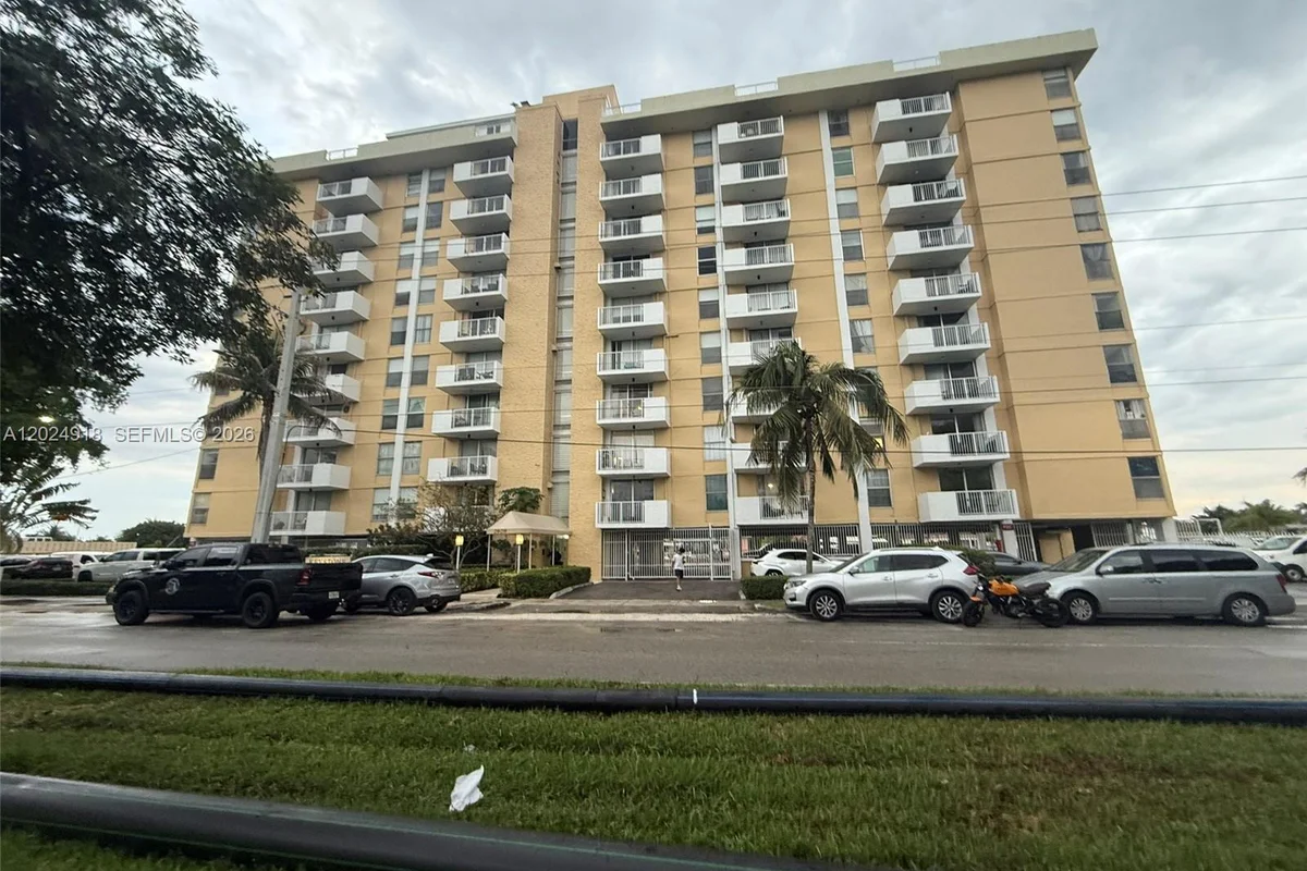 2020 NE 135th St #503, North Miami: photo 1 of 27