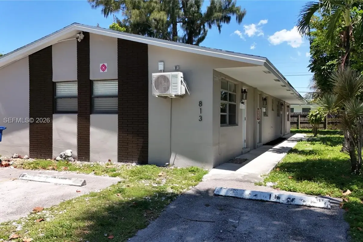 813 SW 29th St, Fort Lauderdale: photo 1 of 11