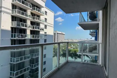 5085 NW 7th St #909, Miami: photo 1 of 14