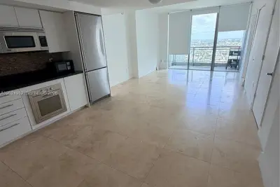 92 SW 3rd St #3909, Miami: photo 1 of 13