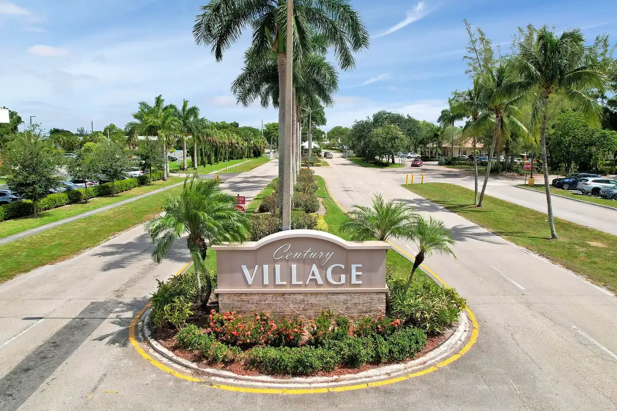 210 Wellington E, West Palm Beach: photo 1 of 22