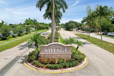 210 Wellington E, West Palm Beach: photo 1 of 22