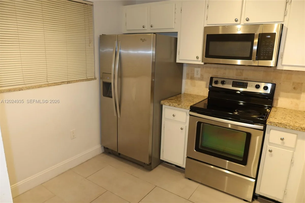 10835 SW 112th Ave #113, Miami: photo 1 of 33