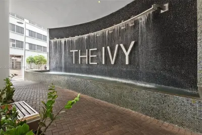 90 SW 3rd St #3810, Miami: photo 1 of 45