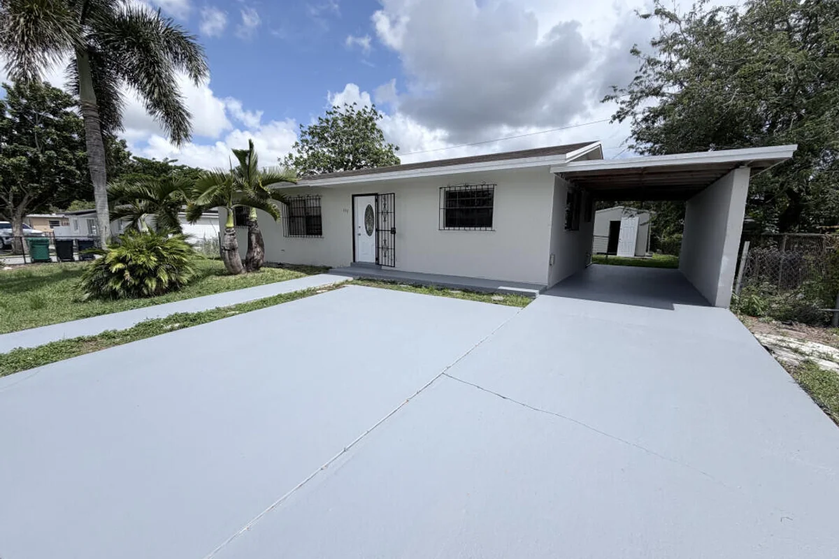 639 SW 3rd Ter, Homestead: photo 1 of 13