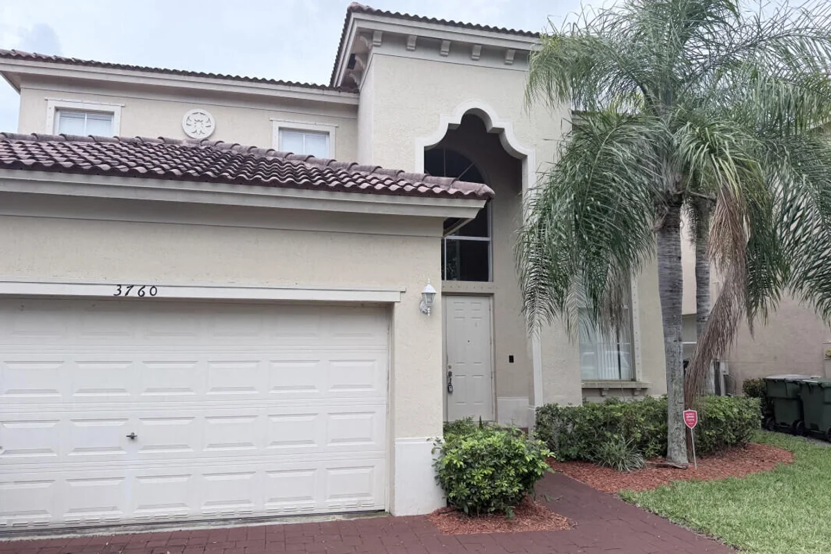 3760 NE 15th St, Homestead: photo 1 of 14