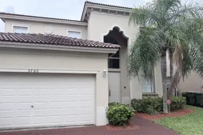 3760 NE 15th St, Homestead: photo 1 of 14