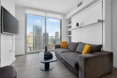 227 NE 2nd St #2805, Miami: photo 1 of 29