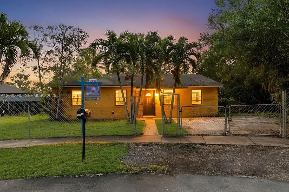 1664 SW 2nd Ct, Homestead: photo 1 of 57