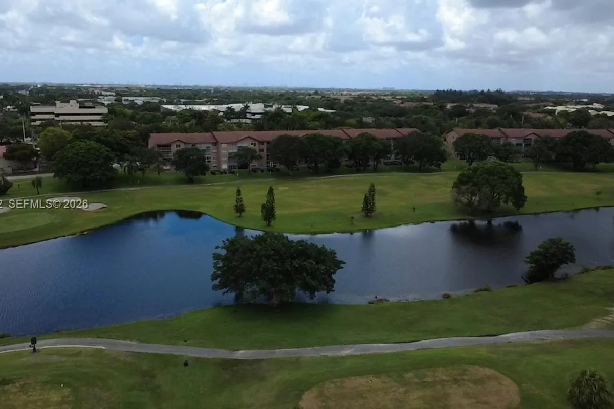 101 SW 132nd Way #404J, Pembroke Pines: photo 1 of 6