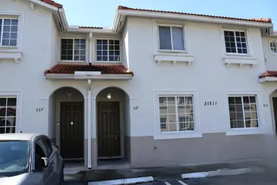 21211 NW 14th Pl #3-27, Miami Gardens: photo 1 of 23