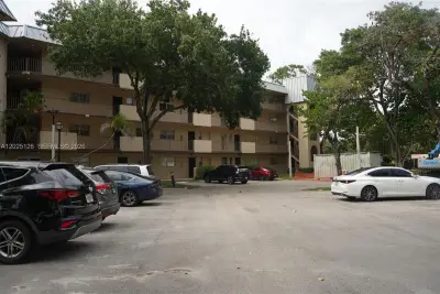 6001 N Falls Cir Dr #203, Lauderhill: photo 1 of 12