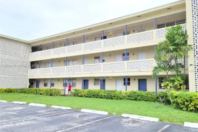 11960 NE 19th Dr #16, North Miami: photo 1 of 16