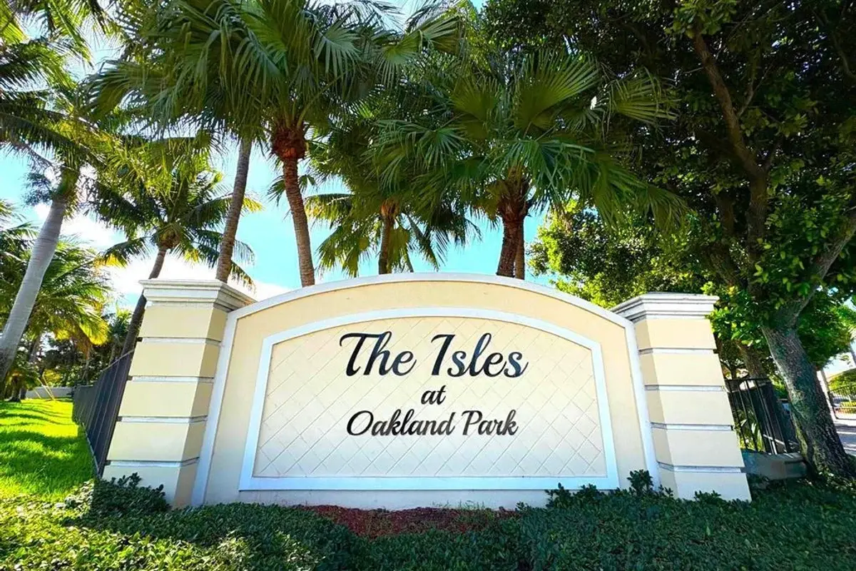 3245 NW 31st Ter, Oakland Park: photo 1 of 24