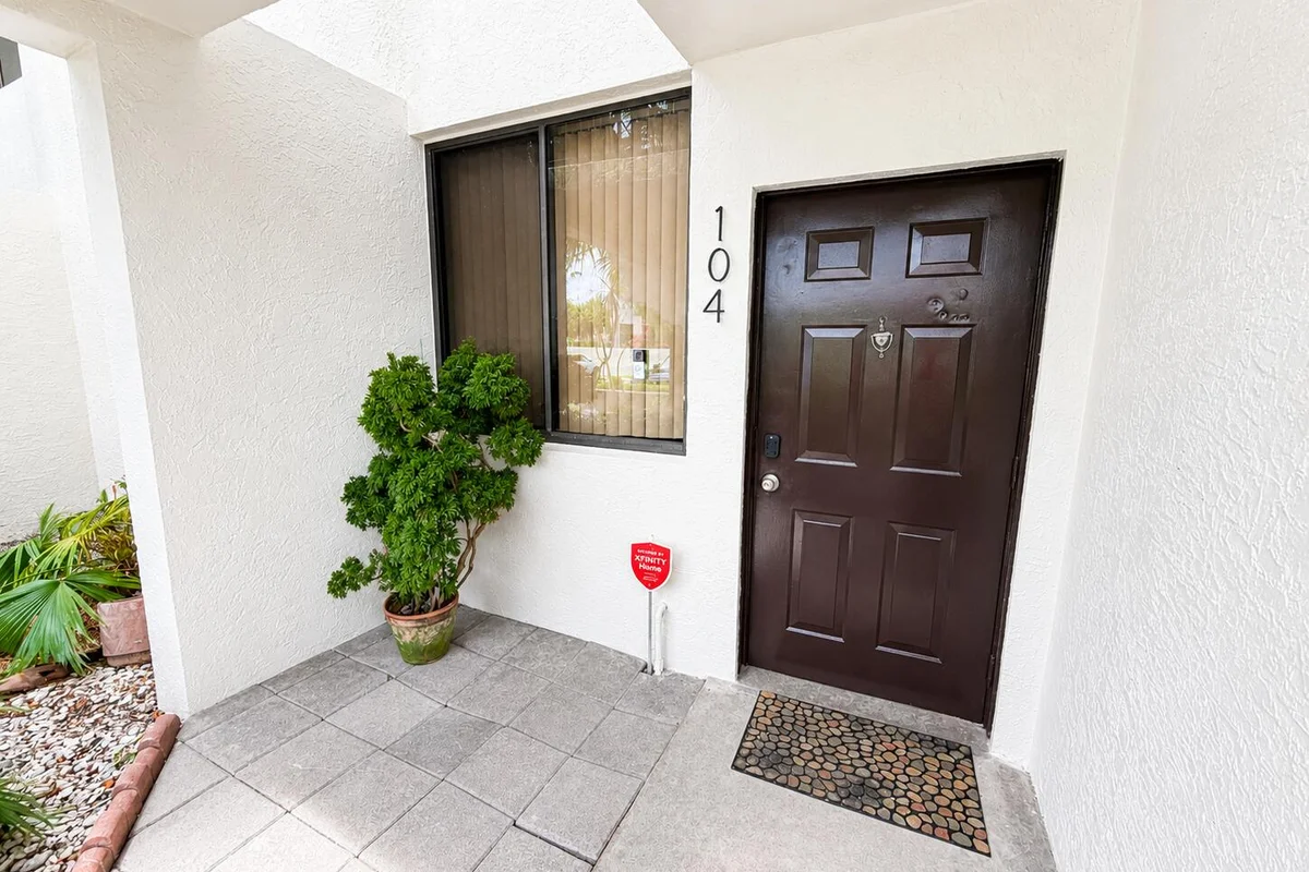 3300 NW 46th St #104, Oakland Park: photo 1 of 10
