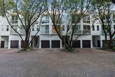 325 Meridian Ave #5, Miami Beach: photo 1 of 26