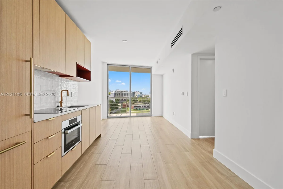 90 NE 32nd St #627, Miami: photo 1 of 49