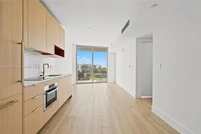 90 NE 32nd St #627, Miami: photo 1 of 49