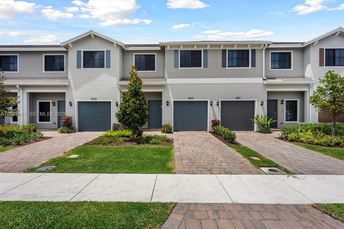 4825 Dillion St, Lake Worth: photo 1 of 63