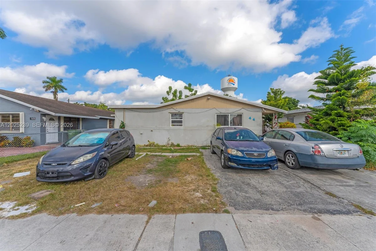 445 NW 8th St, Homestead: photo 1 of 32