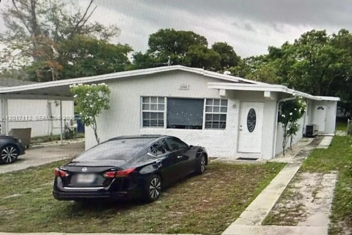 2300 NW 20 St, Fort Lauderdale: photo 1 of 36