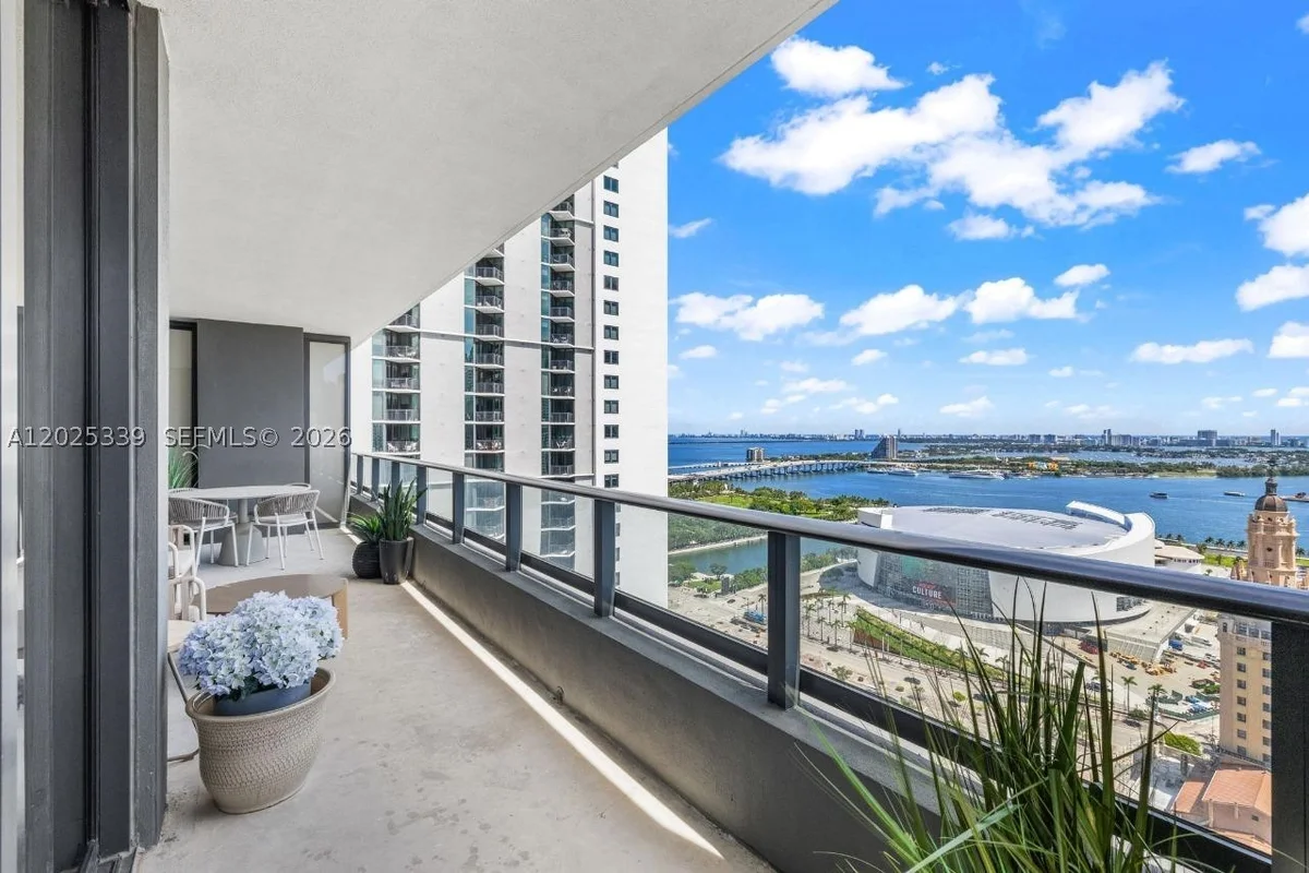 Condo in Miami: photo 1 of 29